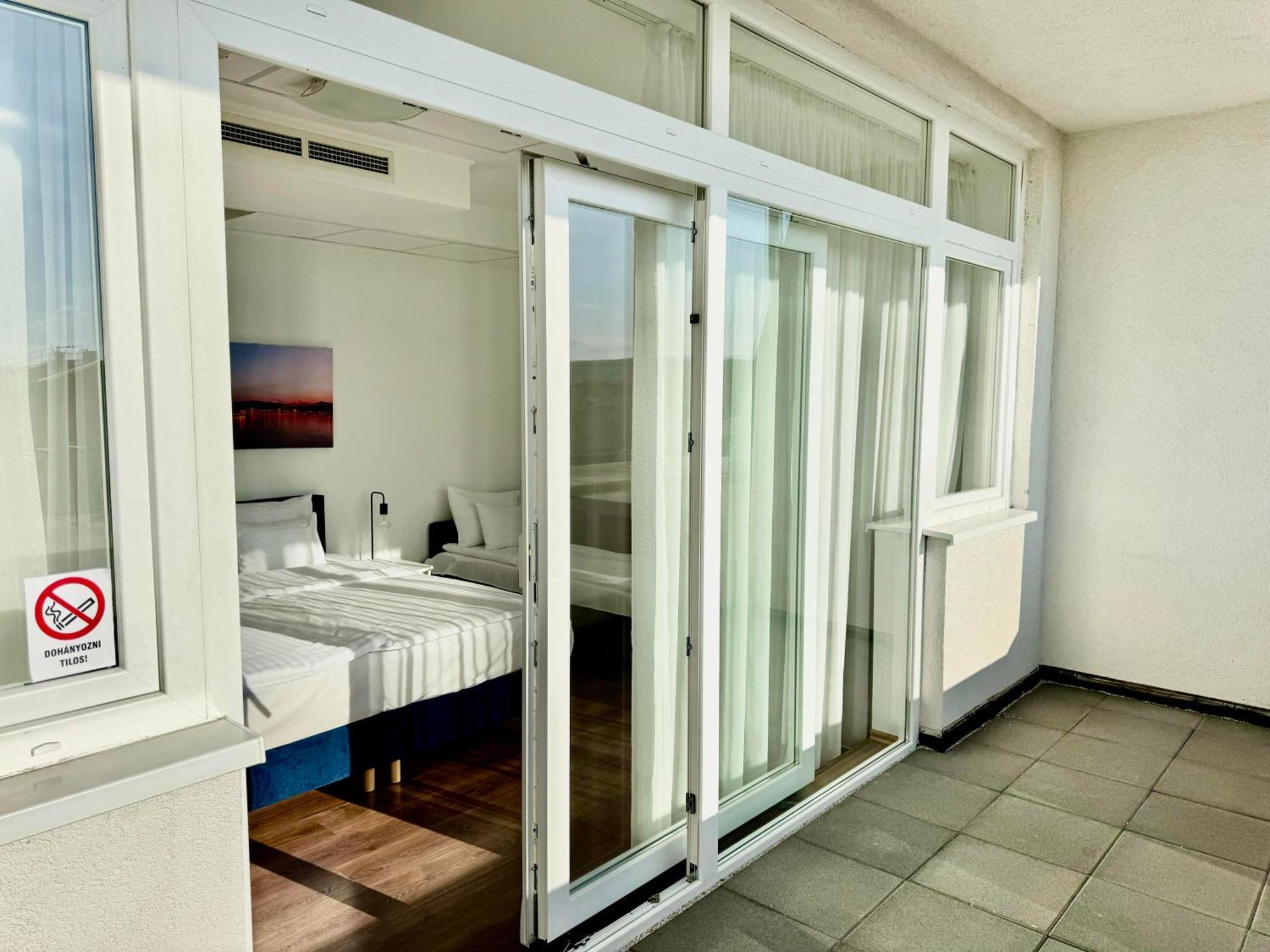 Rooftop City Residence With Deep Garage Budapest Ngoại thất bức ảnh