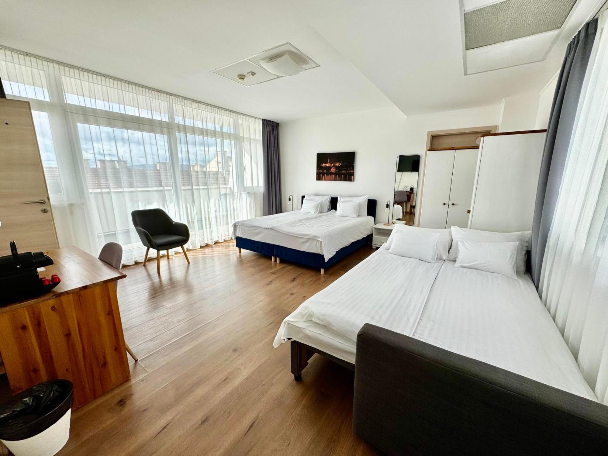 Rooftop City Residence With Deep Garage Budapest Ngoại thất bức ảnh