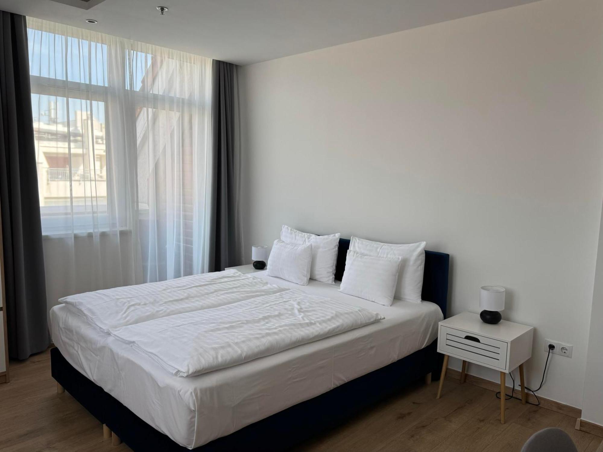 Rooftop City Residence With Deep Garage Budapest Ngoại thất bức ảnh