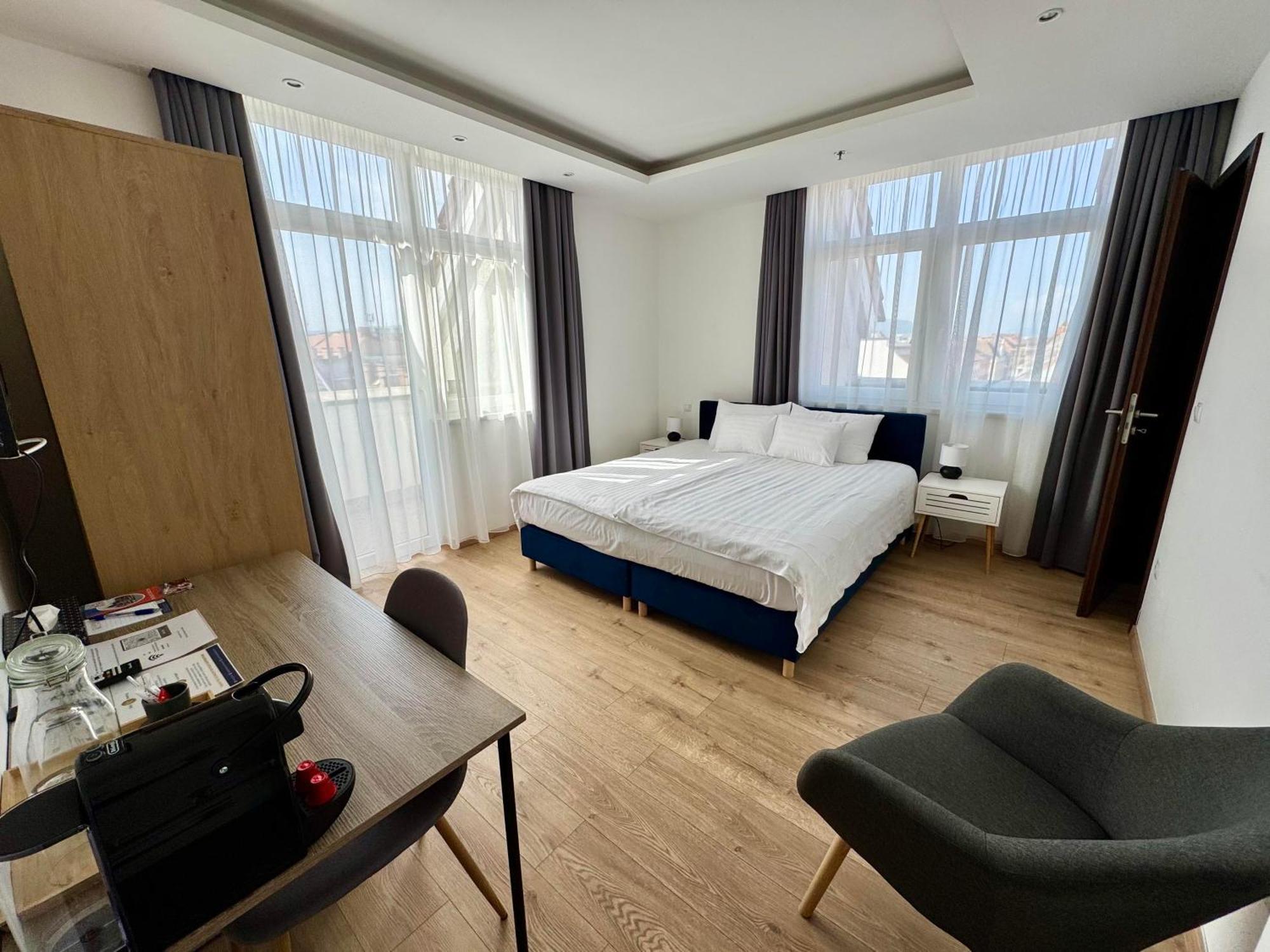 Rooftop City Residence With Deep Garage Budapest Ngoại thất bức ảnh