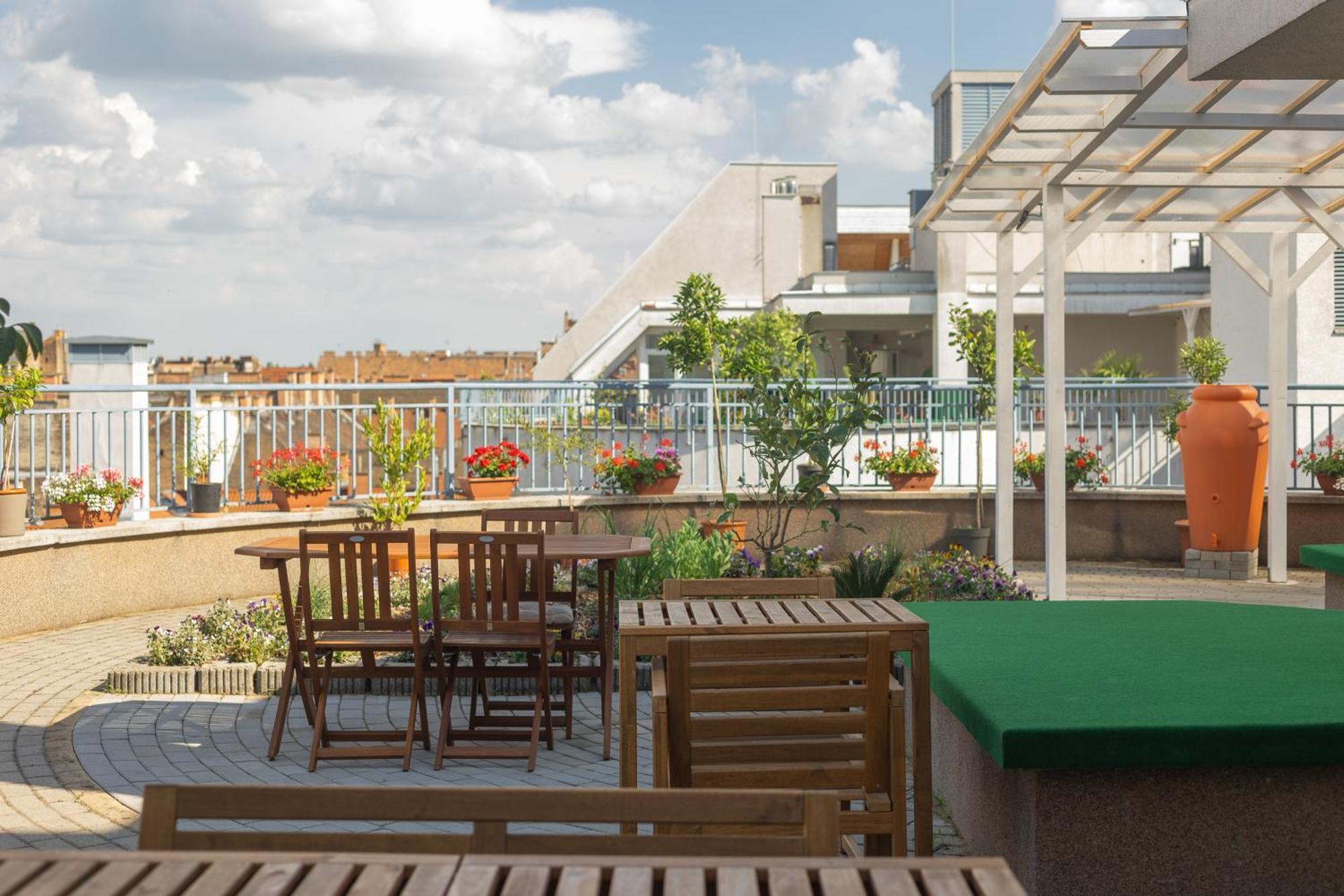 Rooftop City Residence With Deep Garage Budapest Ngoại thất bức ảnh