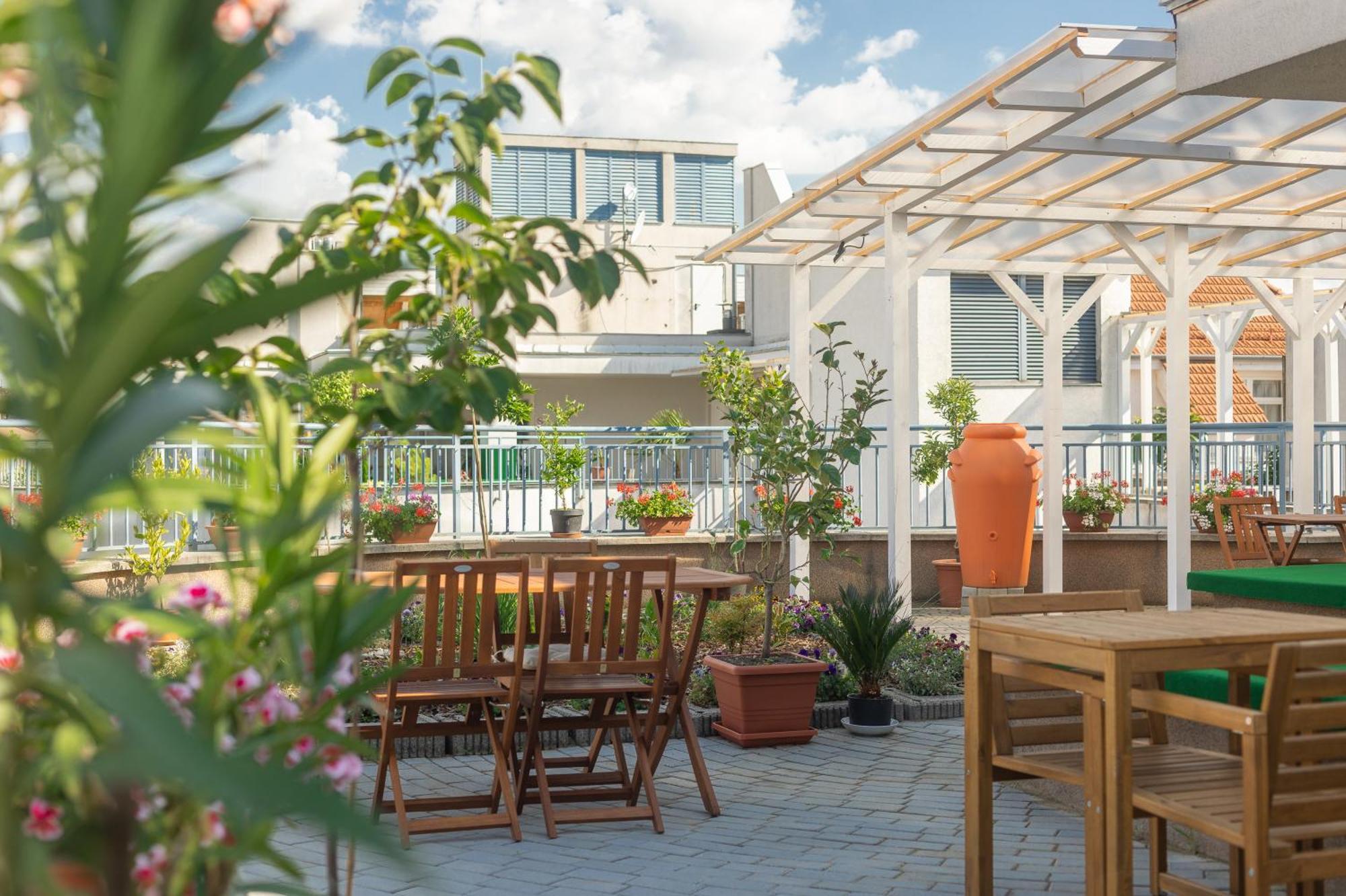Rooftop City Residence With Deep Garage Budapest Ngoại thất bức ảnh