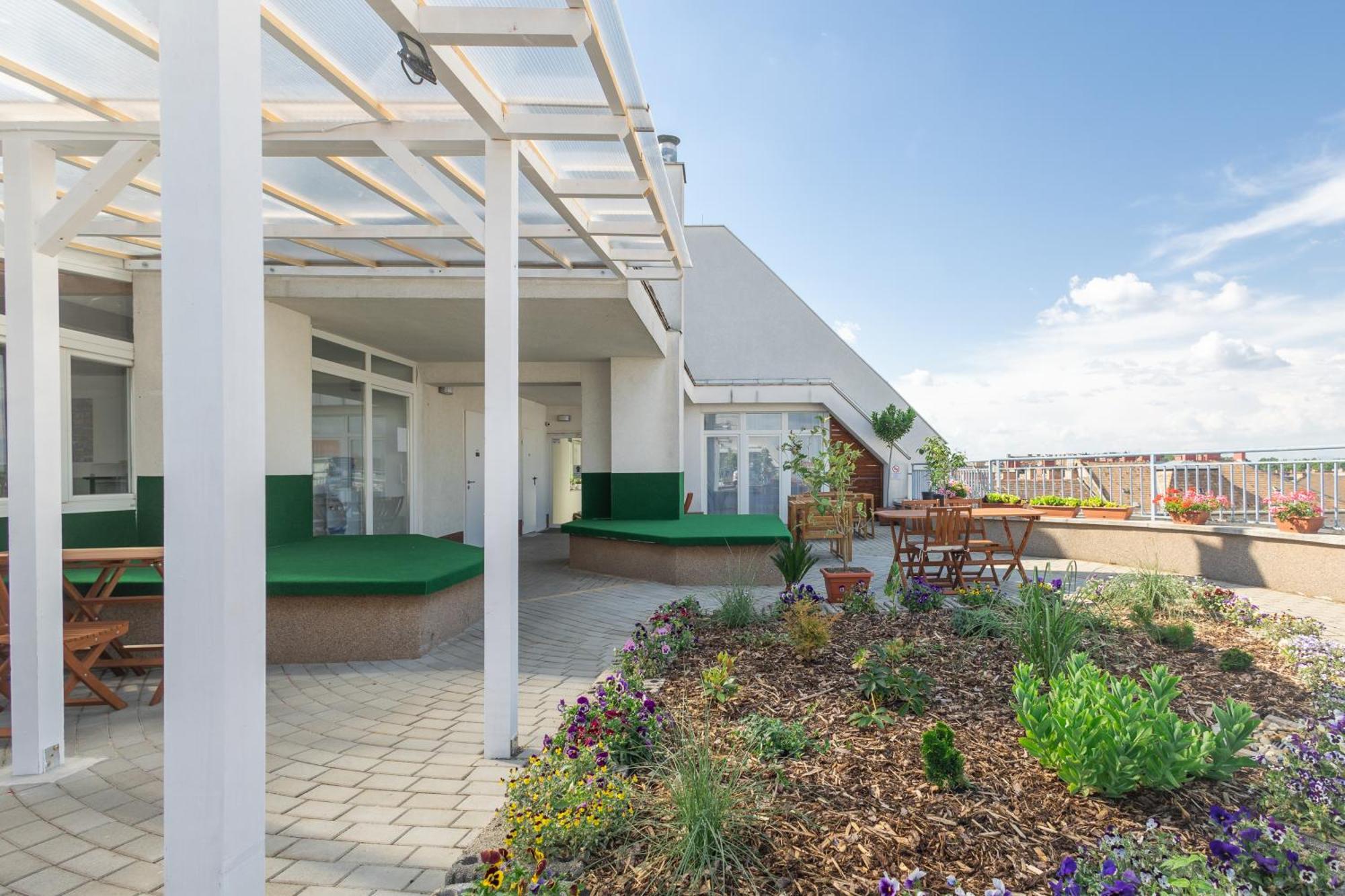 Rooftop City Residence With Deep Garage Budapest Ngoại thất bức ảnh